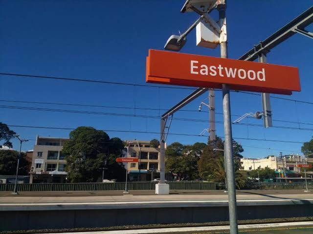 Spacious Private Study Attached Minutes Away From Eastwood Homestay Sydney