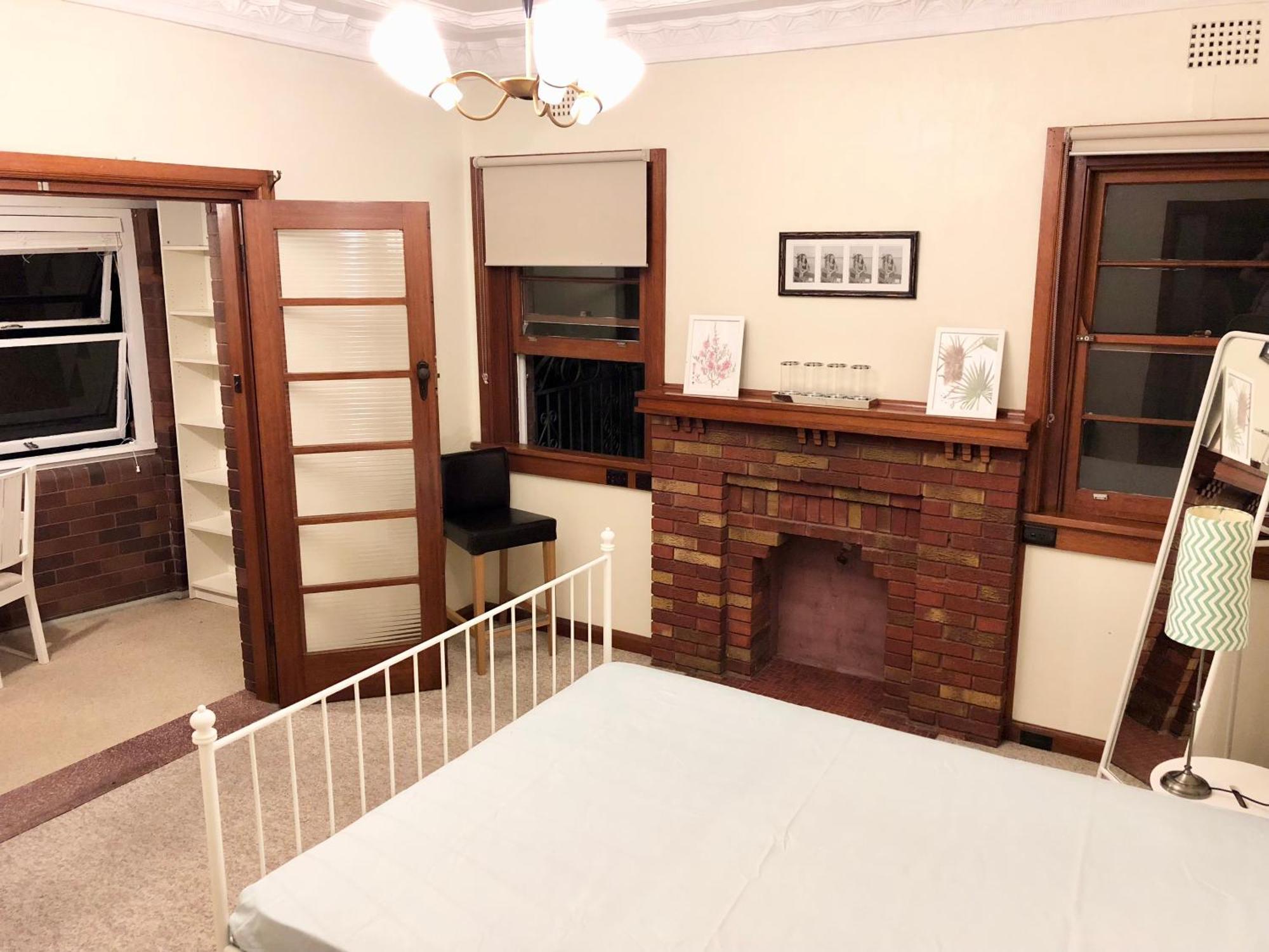 Homestay Spacious Private Study Attached Minutes Away From Eastwood Sydney