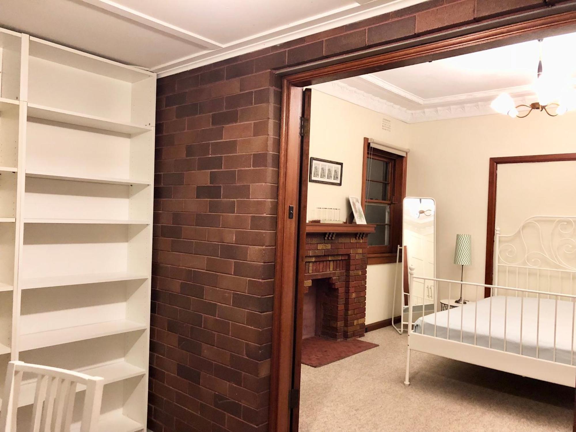 Spacious Private Study Attached Minutes Away From Eastwood *