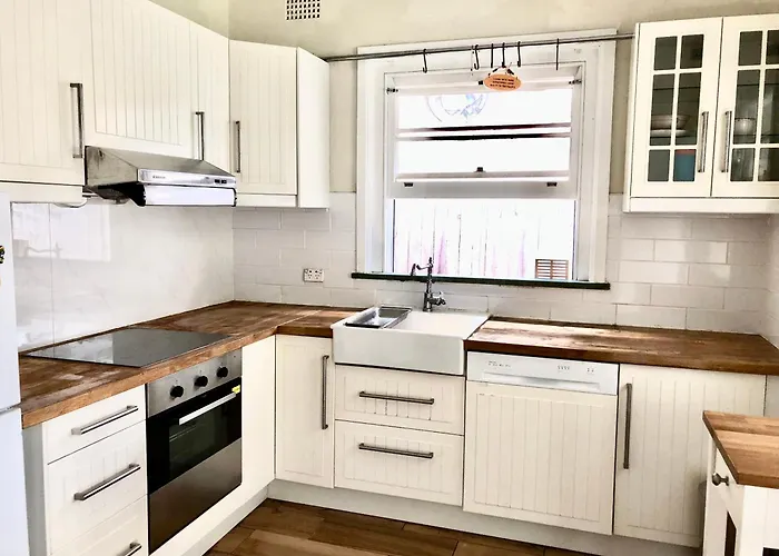 Spacious Private Room Study Room Attached Minutes Away From Eastwood